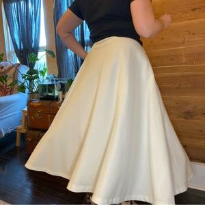 SOLD!!Winter White Vintage Circle Skirt❄️💙
